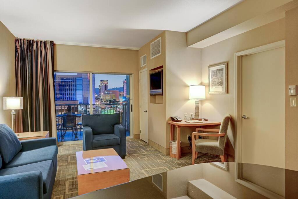 Ultimate Las Vegas Getaway One Bedroom Suite With Balcony, Kitchen, Gym, Pool & Free Parking Exteriér fotografie